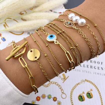 Gold paperclip chain bracelet with toggle clasp