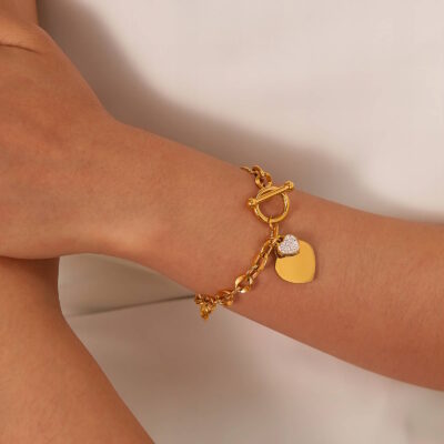 Gold chain bracelet with toggle clasp and pavé crystal heart charm
