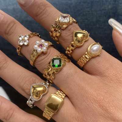 Gold chain ring with beaded heart design, 1.8 cm wide and 0.95 cm high