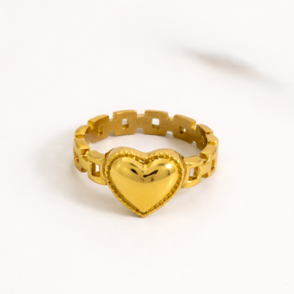 Gold chain ring with beaded heart design, 1.8 cm wide and 0.95 cm high